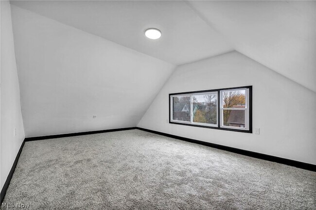 Photo - 12001 Oakview Ave Unidad UP