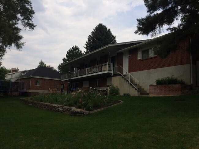 Photo - 475 Edgehill Dr