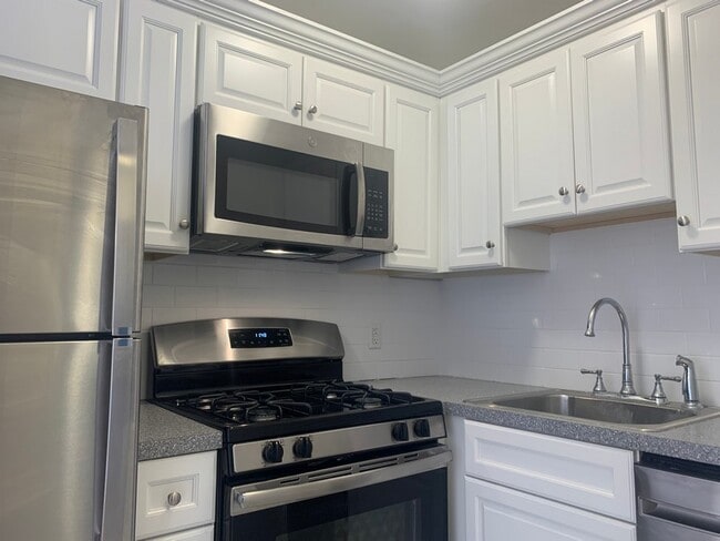 Kitchen - 3.5 Rm, 1 Bd, 1 Ba