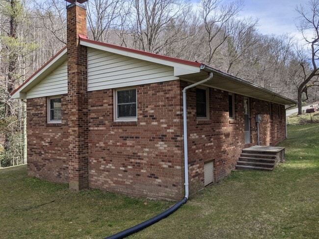 Photo - 554 Love Hollow Rd