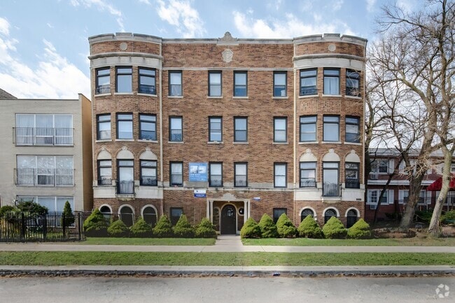 Building Photo - 6660 N Damen Ave Rental