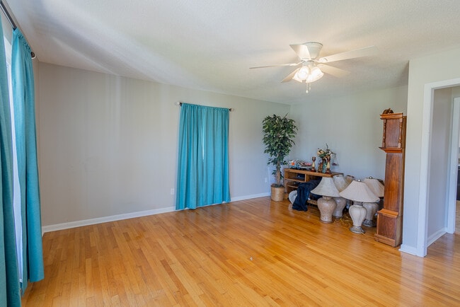 Photo - 143 Hamilton Acres