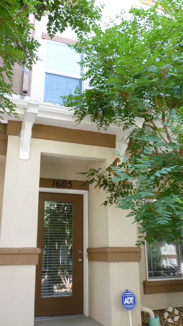 Building Photo - Gorgeous Townhome!!! - MUST SEE!!!!