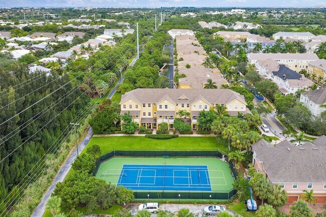 356 W Thatch Palm Cir