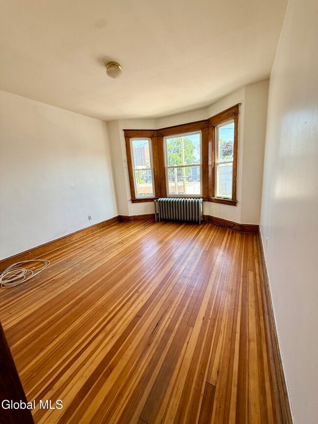 Building Photo - 154 Spring St Unit 2