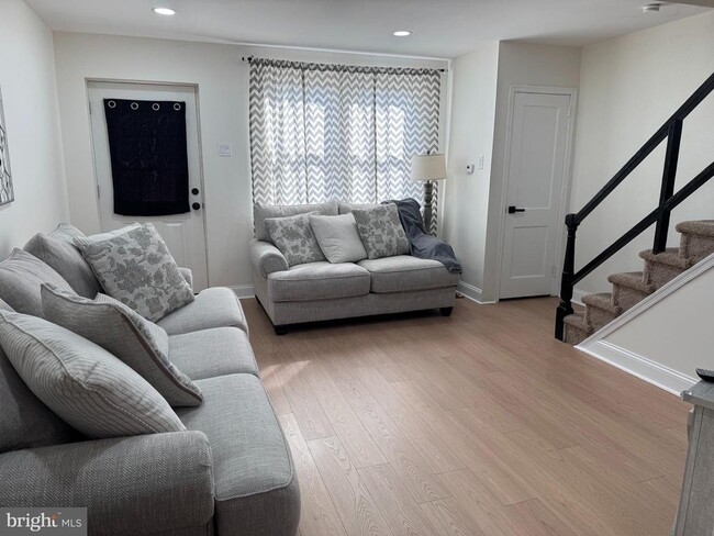 Building Photo - 6302 Hegerman St