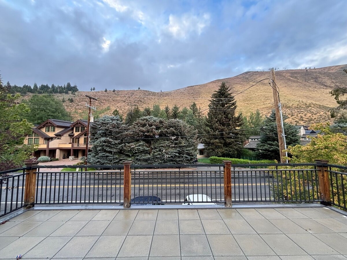 Furnished home 3 Blks from warm spring cha... - Furnished home 3 Blks from warm spring cha...