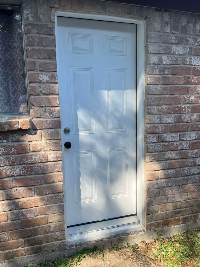 Building Photo - 10915 Gatlinburg Dr