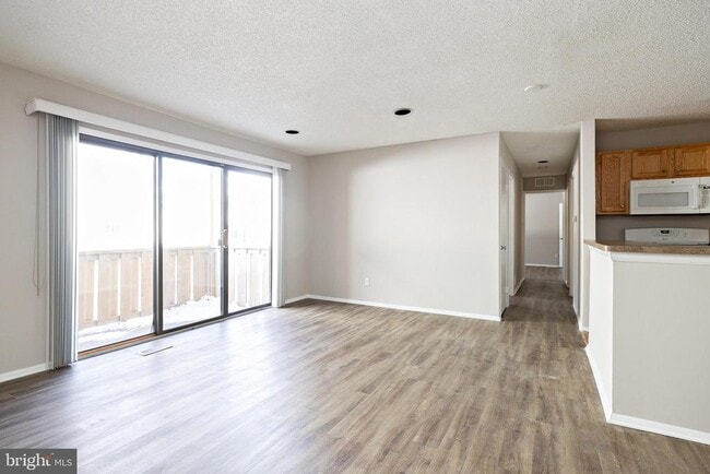 Photo - 211 Woodhollow Dr