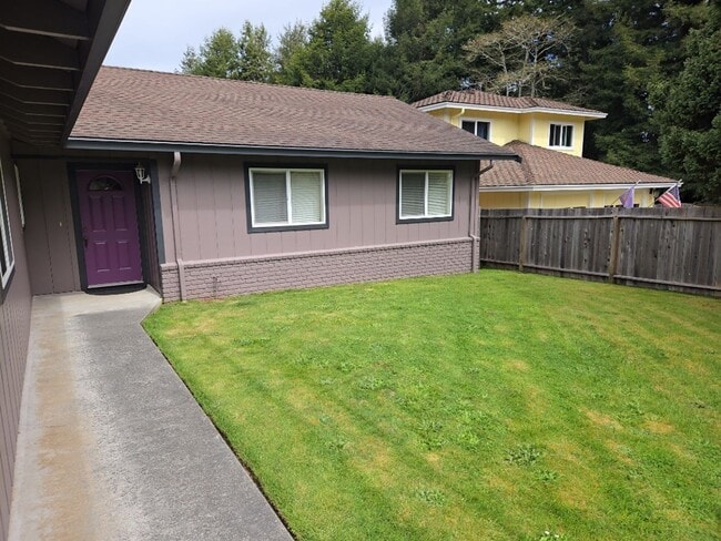 Building Photo - 3BD/2BA House nestled in quiet Cutten cul-de-sac lot!