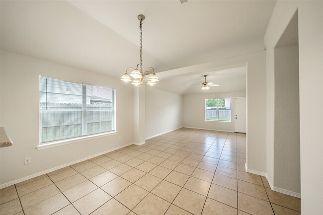 Photo - 305 Golden Oak Dr