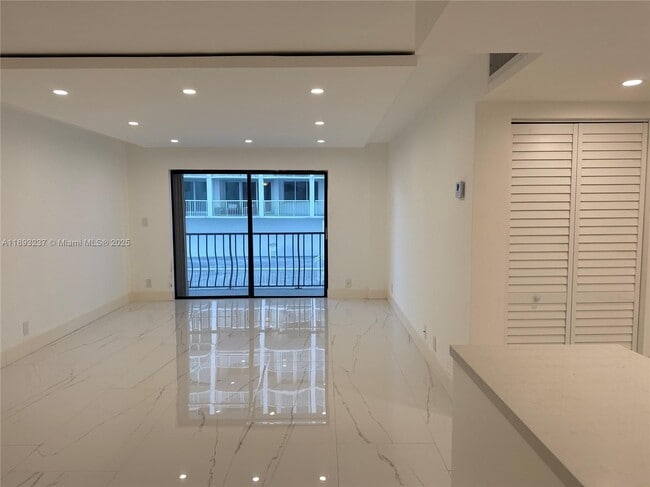 Photo - 5415 Collins Ave Unit 304