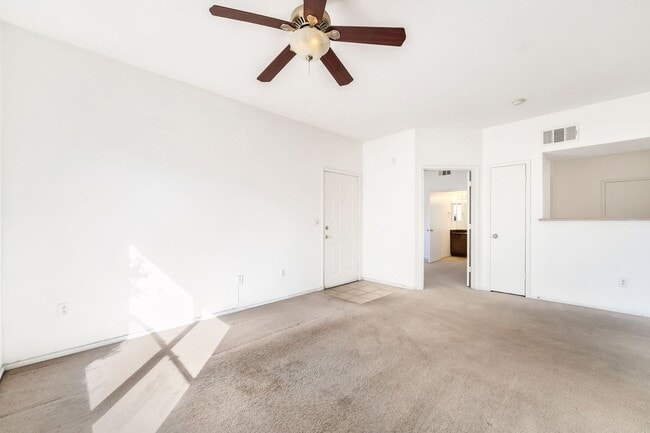 Photo - Cute 2 Bedroom Condo!