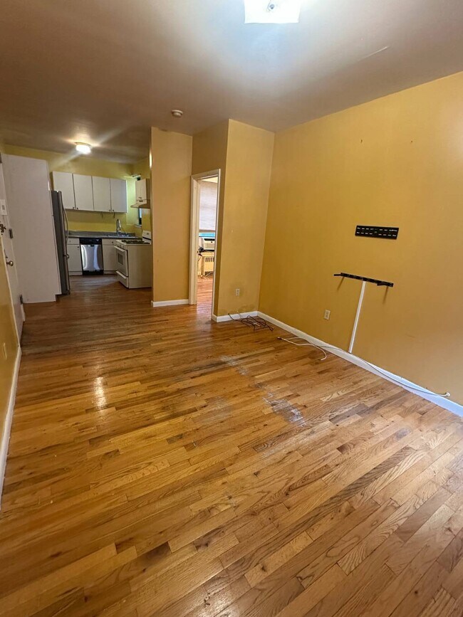 Photo - 31-46-46 35th St