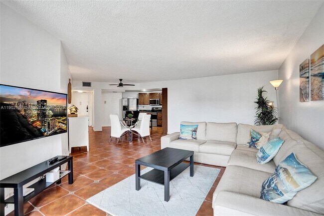 Photo - 1000 Parkview Dr Unit 412
