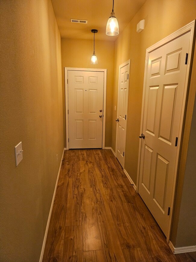 entry hall - 623 Rivenhurst St
