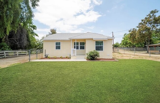 Building Photo - 25885 Creag Ave