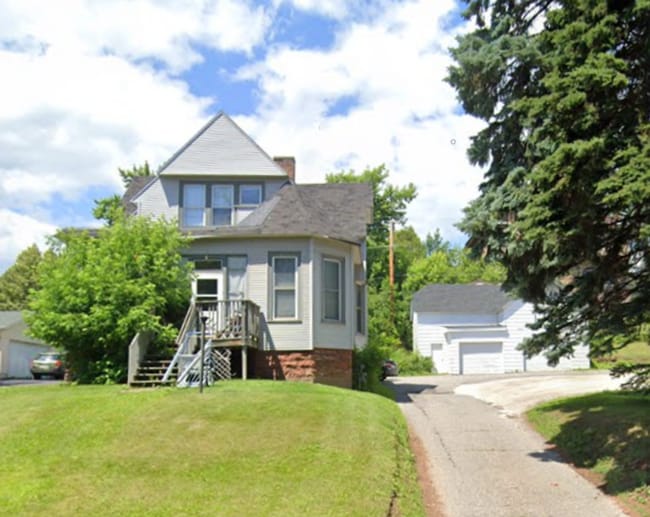 Building Photo - 1821 E 1st St