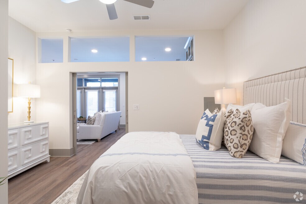 1BR, 1BA - 761 SF