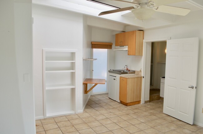 Bright Studio Apartment in Great Pacific B... - Bright Studio Apartment in Great Pacific B...