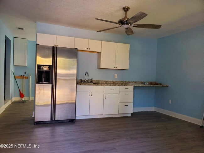Building Photo - 215 Green St S Rental