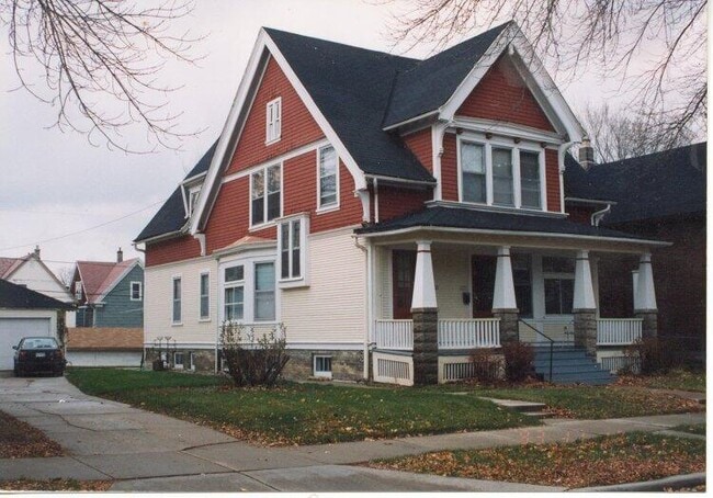Building Photo - 3357 N Bartlett Ave Rental