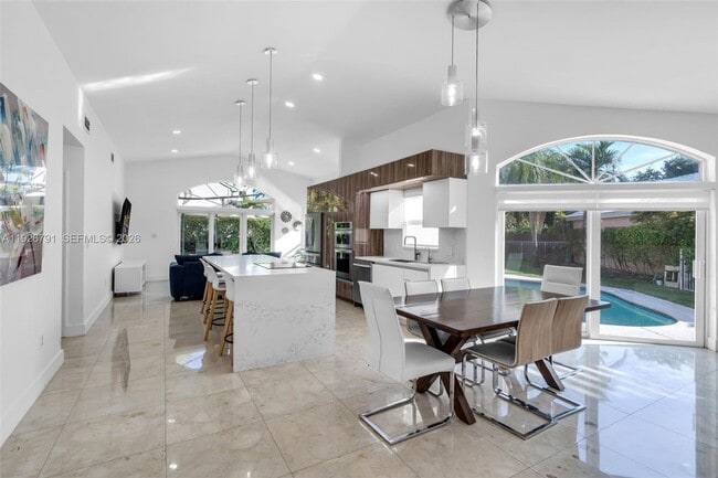 Photo - 15241 Wilshire Ct