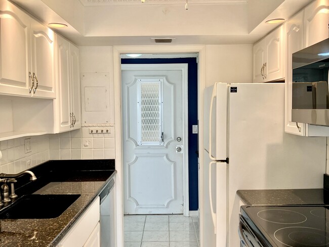 Photo - 1069 Hillsboro Mile Unit 606