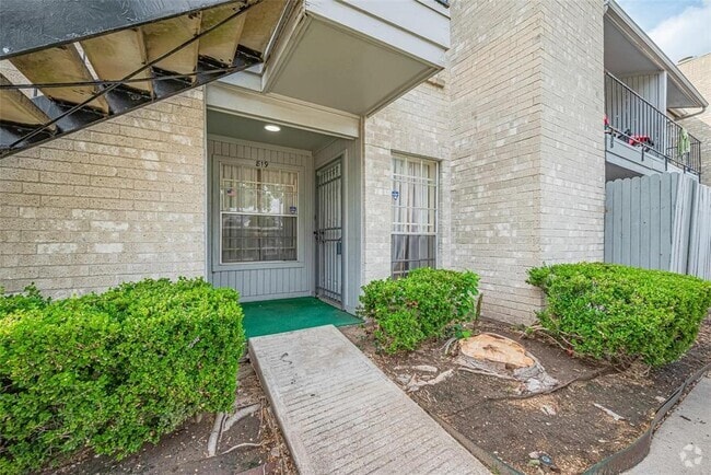 Building Photo - 6500 Sands Point Dr Unit 819 Rental