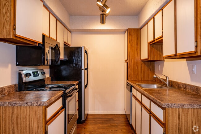 2BR, 1.5BA Townhouse - Affric