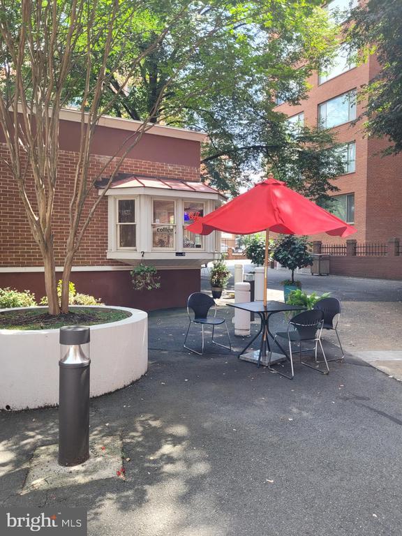 Building Photo - 1021 Arlington Blvd Unit 713