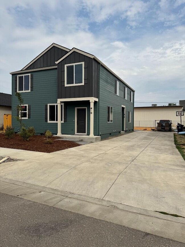 Building Photo - 261 28th Ave SE Rental