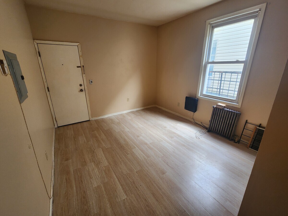 651 S 13th St Apartment Unit 1 Newark, NJ