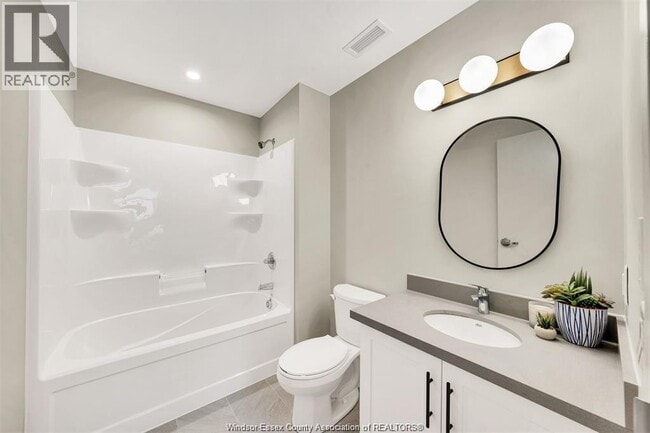 Photo - 6550 Wyandotte St E Unit 102