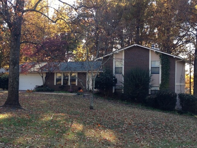 Photo - 601 Banbury Rd