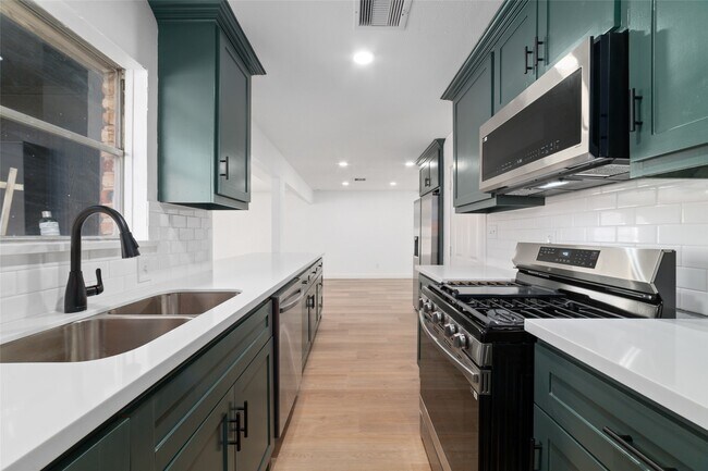 Building Photo - 419 Bellmar Dr