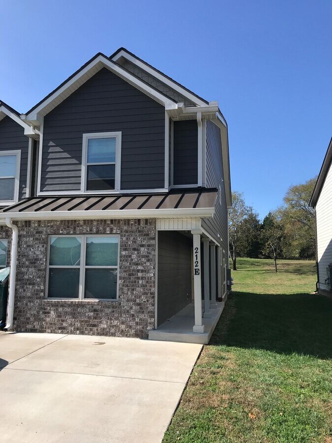 Photo - 212E Carver Ln Townhome