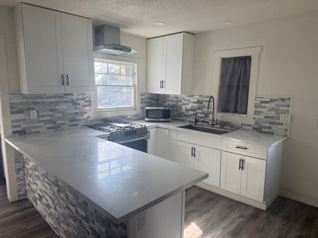 Photo - 1304 E 9th St