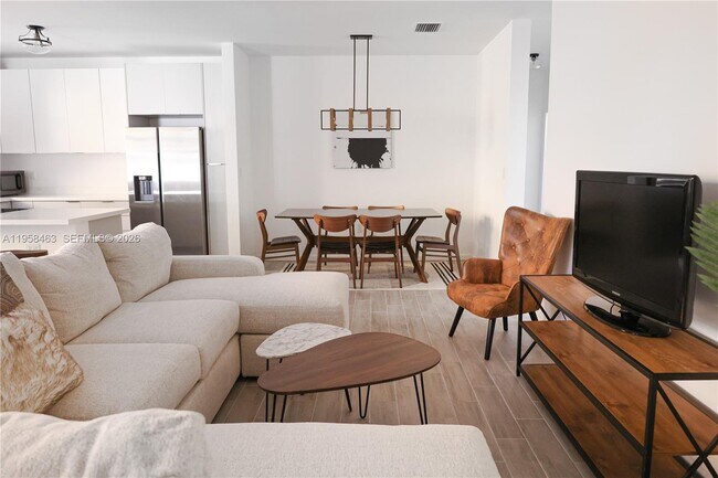 Photo - 160 NE 57th St