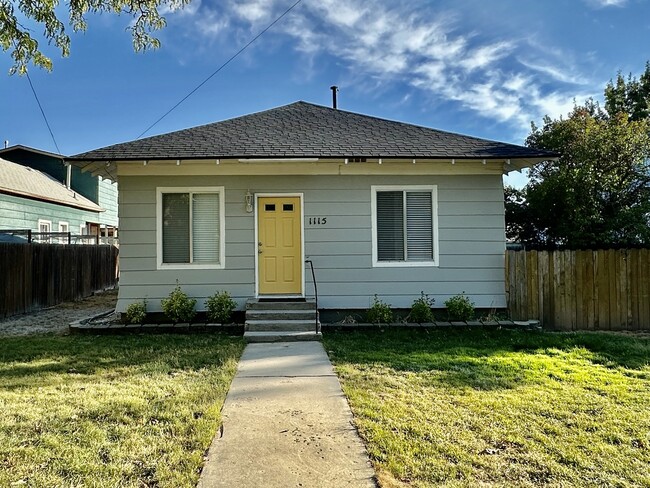 Front of home - 1115 W Melrose St House