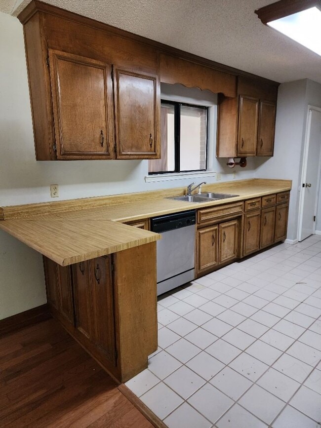 Photo - Open Floorplan, 3BD/3Bath with a Huge Sunr...