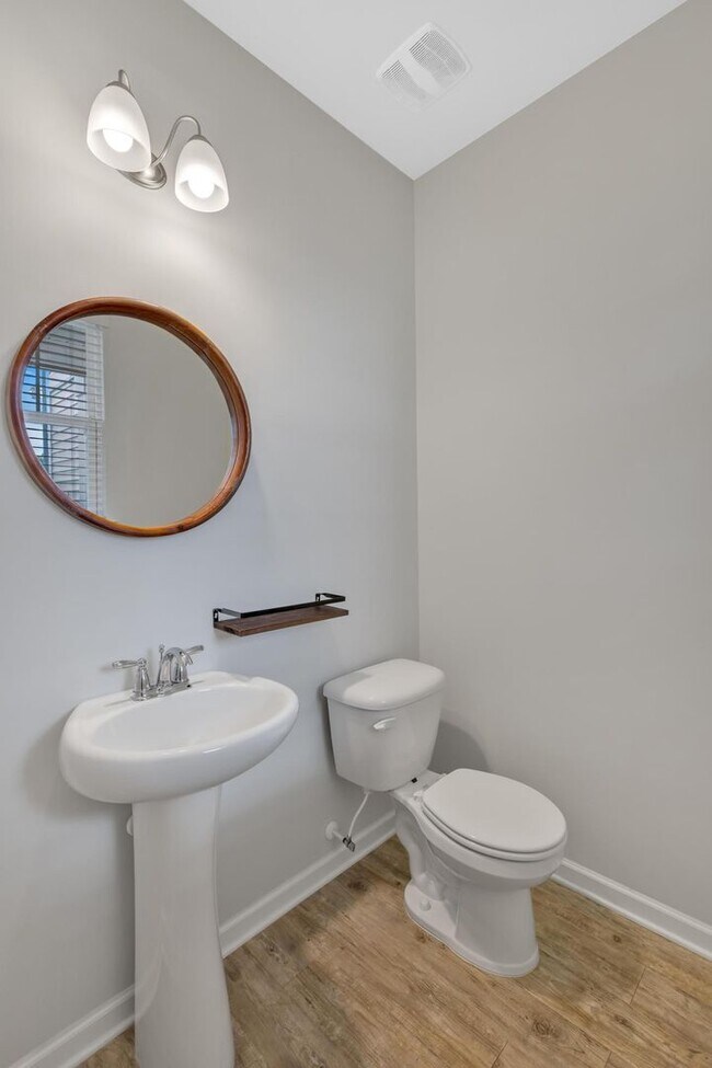 Photo - Move in special of $500 off 1st months ren... House