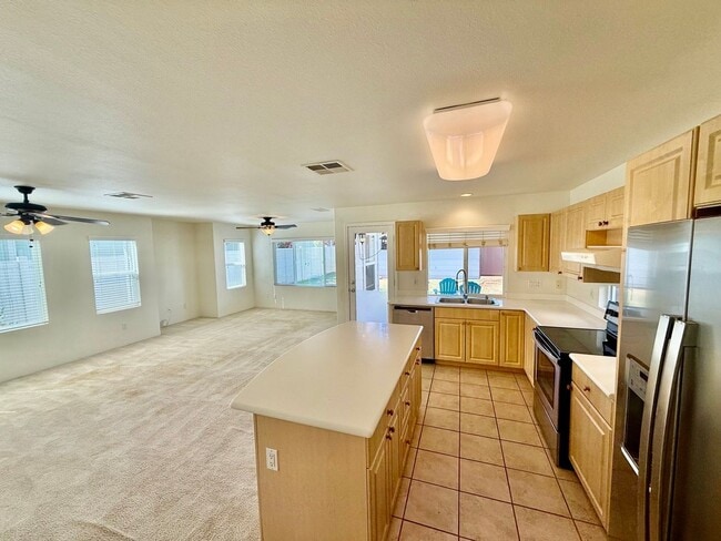 Photo - Available Now! Ocean Pointe – 3 Bedroom / ...
