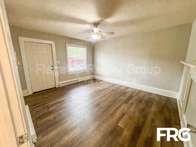 Photo - 1002 W 6th St