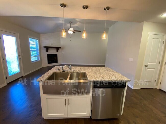 Photo - 1170 N Culpepper Ave