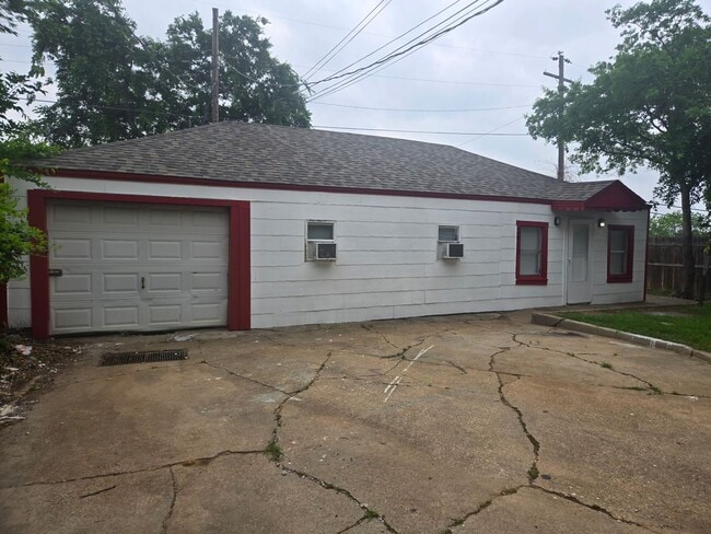 Building Photo - 2604 Bomar Ave Unit 2610