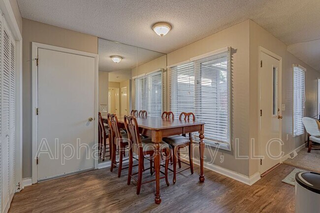 Photo - 406 Sparrow Hawk Ct