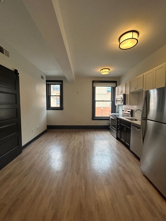 Building Photo - LEASE SPECIAL! HALF OFF FIRST FULL MONTH! Historic and Upscale 1 Bedroom 1 Bathroom Downtown Unit #208