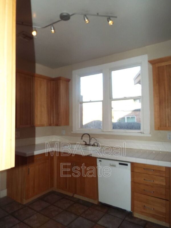 Photo - 828 N 6th Ave