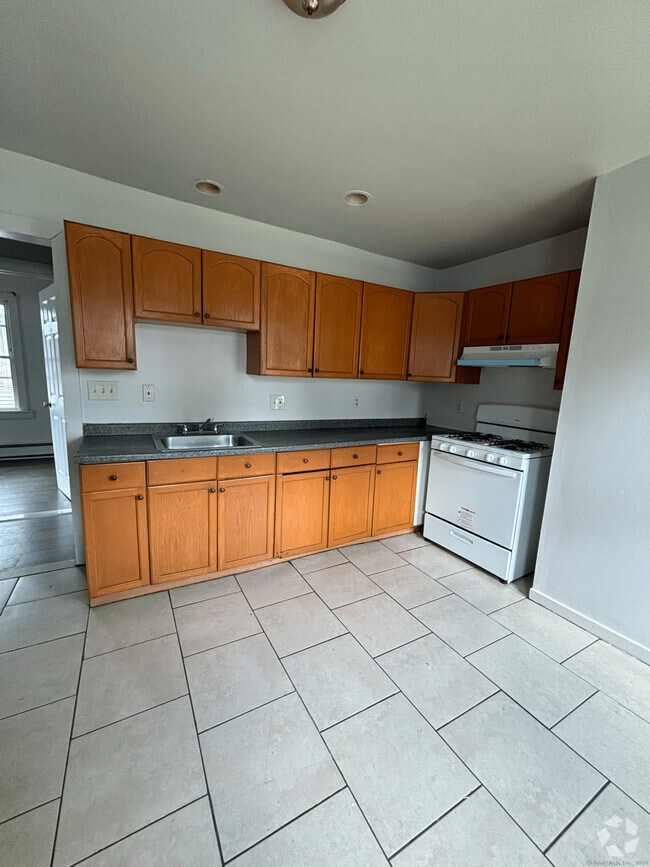 Building Photo - 219 Grove St Unit 2 Rental